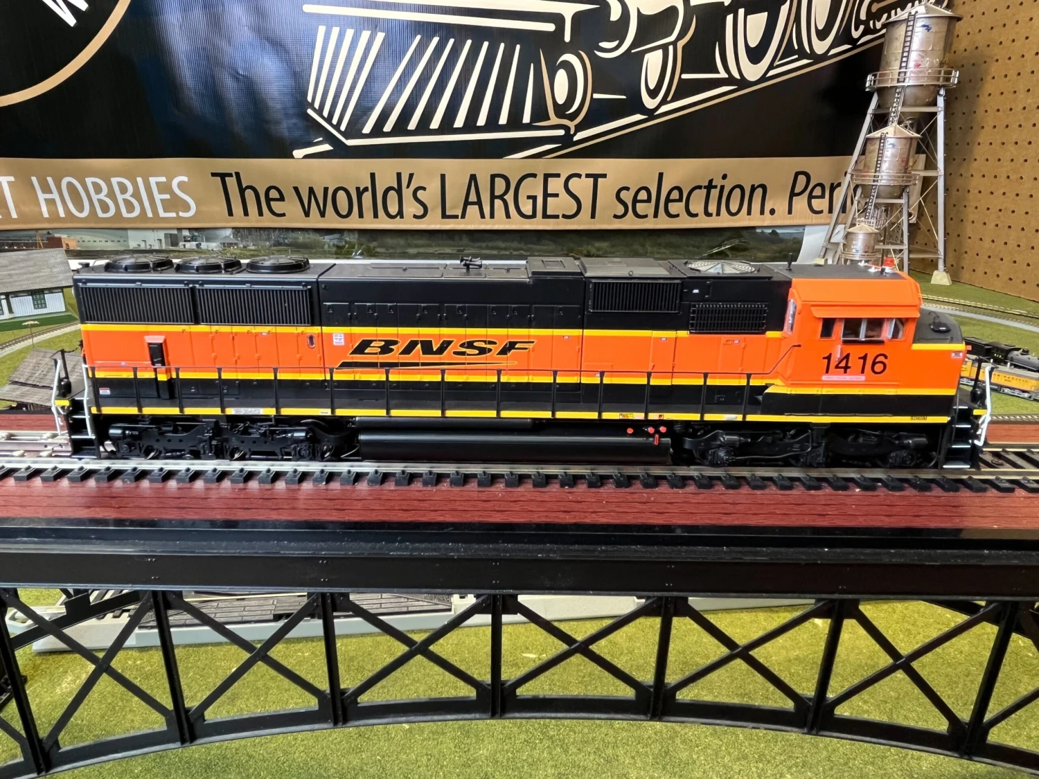 Athearn ATHG75627 HO G2 SD60M-3 Tri-Clops/DCC/SND, BNSF #1416 2 Athearn ATHG75627 HO G2 SD60M-3 Tri-Clops/DCC/SND, BNSF #1416 - Image 2