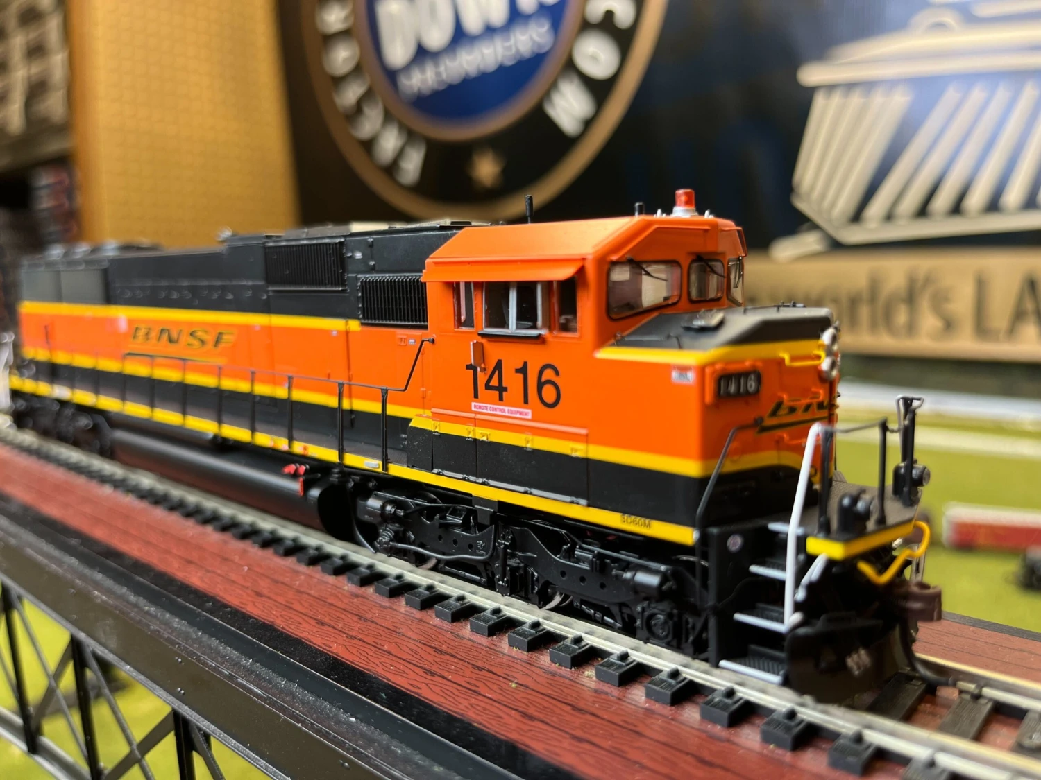 Athearn ATHG75627 HO G2 SD60M-3 Tri-Clops/DCC/SND, BNSF #1416 3 Athearn ATHG75627 HO G2 SD60M-3 Tri-Clops/DCC/SND, BNSF #1416 - Image 3