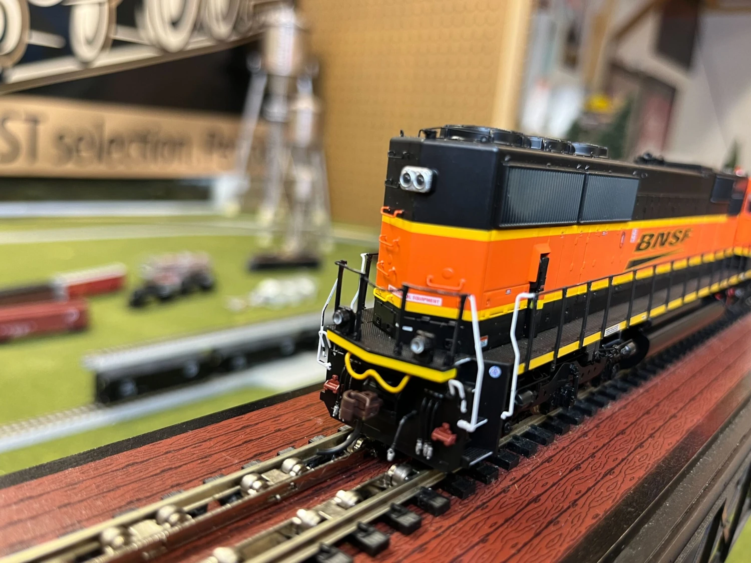 Athearn ATHG75627 HO G2 SD60M-3 Tri-Clops/DCC/SND, BNSF #1416 4 Athearn ATHG75627 HO G2 SD60M-3 Tri-Clops/DCC/SND, BNSF #1416 - Image 4